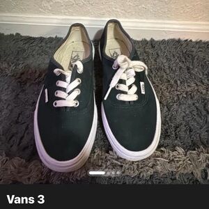 Vans Men's Black and White Sneakers
